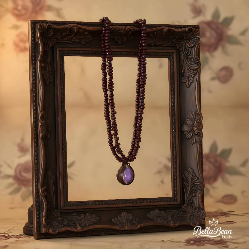 Oceanic Verses: Artisan-Crafted Sea Shell Pendant Necklace with Red Strand